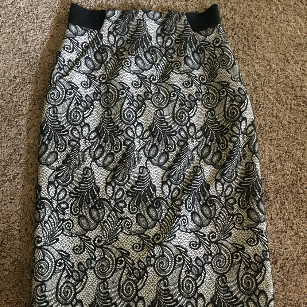 Bill Blass New York, black/ivory lace high waisted skirt with pockets, size 6